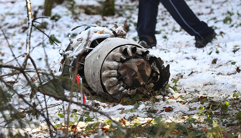 Sie wollten von Frankfurt nach Friedrichshafen fliegen - doch kurz vor dem Ziel stürzte die Cessna mit drei Insassen in einem Waldgebiet bei Ravensburg ab. Unter den Opfern war Bäder-König Josef Wund. Foto: Archiv