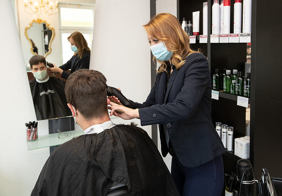 Wie Friseure jetzt arbeiten - ein Selbstversuch