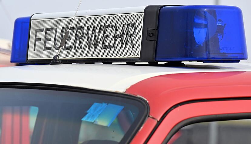 Die Feuerwehr rückte mit elf Fahrzeugen zu dem Brand aus. (Symbolbild)