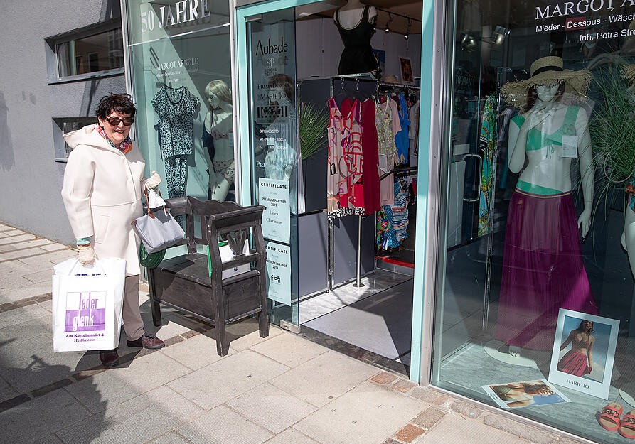 Erste Geschäfte öffnen wieder Erste Geschäfte öffnen wieder