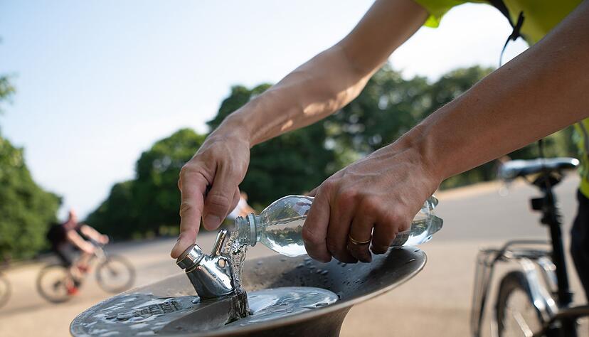 Fl&uuml;ssigkeitsverlust durch Schwitzen erfordert gezielte Salz- und Wasserzufuhr.