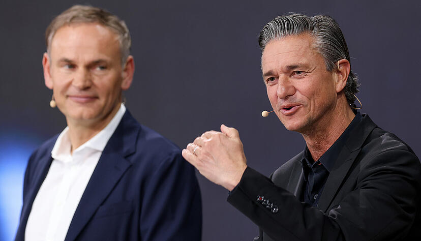 Porsche-Chef Oliver Blume (links) könnte bald ein neues Team um sich herum haben. Der Vertrag von Finanzvorstand Lutz Meschke (rechts) soll vorzeitig aufgelöst werden.