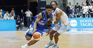 Anthony Gaines (links) und die Hakro Merlins Crailsheim wollen am Samstag in Göttingen ihre Serie fortsetzen. Anthony Gaines (links) und die Hakro Merlins Crailsheim wollen am Samstag in Göttingen ihre Serie fortsetzen.