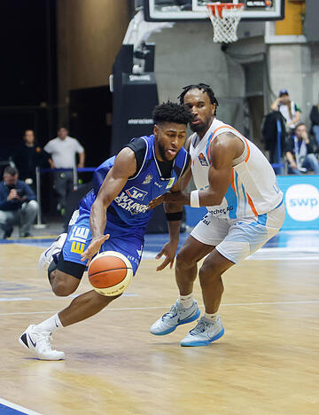 Anthony Gaines (links) und die Hakro Merlins Crailsheim wollen am Samstag in Göttingen ihre Serie fortsetzen. Anthony Gaines (links) und die Hakro Merlins Crailsheim wollen am Samstag in Göttingen ihre Serie fortsetzen.