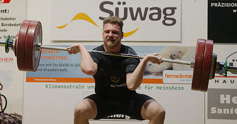 Ein Bild mit Symbolcharakter: Weil Christian Martens und die Heinsheimer Gewichtheber gegen den SGV Böbingen viel Risiko gehen mussten, um den Spitzenreiter unter Druck zu setzen, misslang der eine oder andere Versuch. Ein Bild mit Symbolcharakter: Weil Christian Martens und die Heinsheimer Gewichtheber gegen den SGV Böbingen viel Risiko gehen mussten, um den Spitzenreiter unter Druck zu setzen, misslang der eine oder andere Versuch.