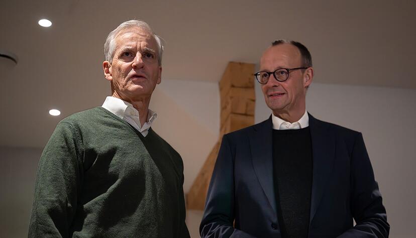 Gleich nach der Ankunft traf sich der Kanzler mit Norwegens Regierungschef zum Vier-Augen-Gespr&auml;ch.