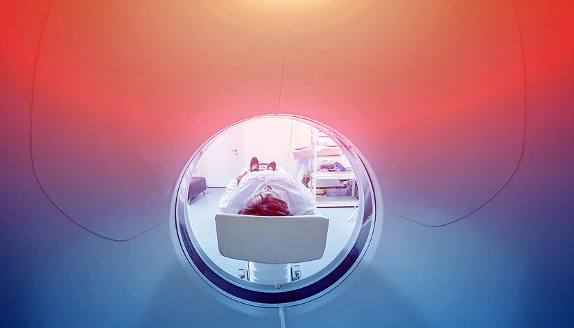 Ein Computertomograf im Einsatz: SLK-Leitung und Radiologe Reinhard Tomczak haben sich heftig in der Wolle. Der Fall ist komplex.
Foto: romaset/stock.adobe.com