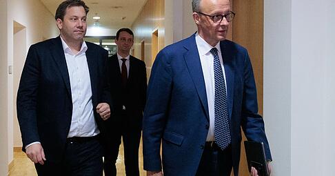 Lars Klingbeil (l), SPD-Fraktions- und Bundesvorsitzender und Friedrich Merz, CDU- Bundesvorsitzender. (Archivfoto) Lars Klingbeil (l), SPD-Fraktions- und Bundesvorsitzender und Friedrich Merz, CDU- Bundesvorsitzender. (Archivfoto)