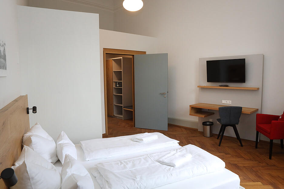 Leser-F&uuml;hrung durchs neue Schlosshotel Horneck in Gundelsheim