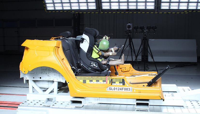 Simulierter Ernstfall: Auf dem Testschlitten mussten die Kindersitze ihre Sicherheit unter Beweis stellen.