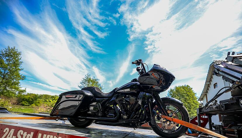 In der Werkstatt eines Mannes in Langenfeld entdeckte die Polizei zahlreiche Motorr&auml;der, auch vom Typ Harley-Davidson.