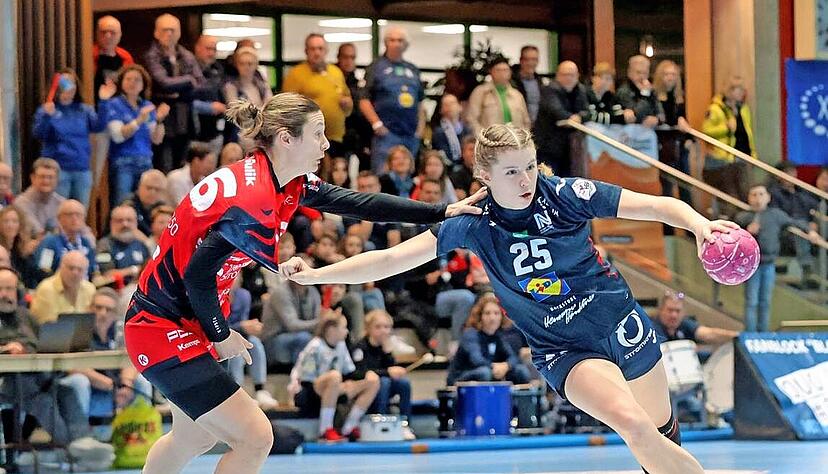 Im vergangenen Dezember gewannen Nina Engel und die Sport-Union Neckarsulm gegen Sarah van Gulik (links) und Bensheim/Auerbach mit 26:20.