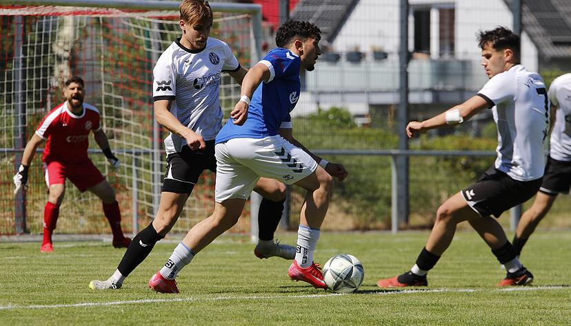 Gewisse Spieler des VfR Heilbronn scheinen gegen den VfL Pfullingen schon gedanklich bei ihren neuen Vereinen zu sein. Gewisse Spieler des VfR Heilbronn scheinen gegen den VfL Pfullingen schon gedanklich bei ihren neuen Vereinen zu sein.