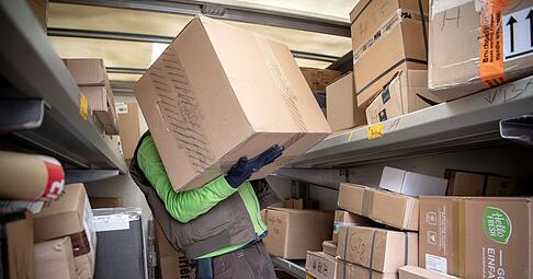 Regeln gegen Schwarzarbeit in der Paketbranche im Bundesrat beschlossen. (Archivfoto)