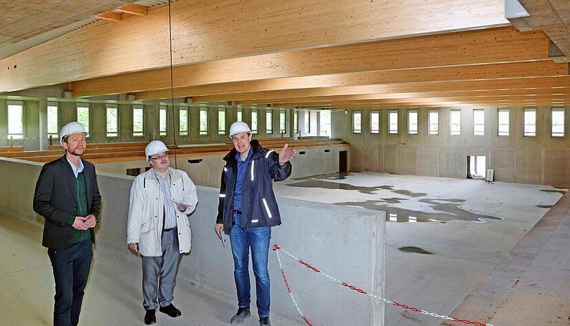 Sichtbares Zeichen der Investitionen: Die Stadt baut eine neue Schule samt mehrteiliger Halle. Sobald das Geb&auml;ude in Betrieb ist, kann die Sanierung der Pichterichhalle angegangen werden. Foto: Archiv