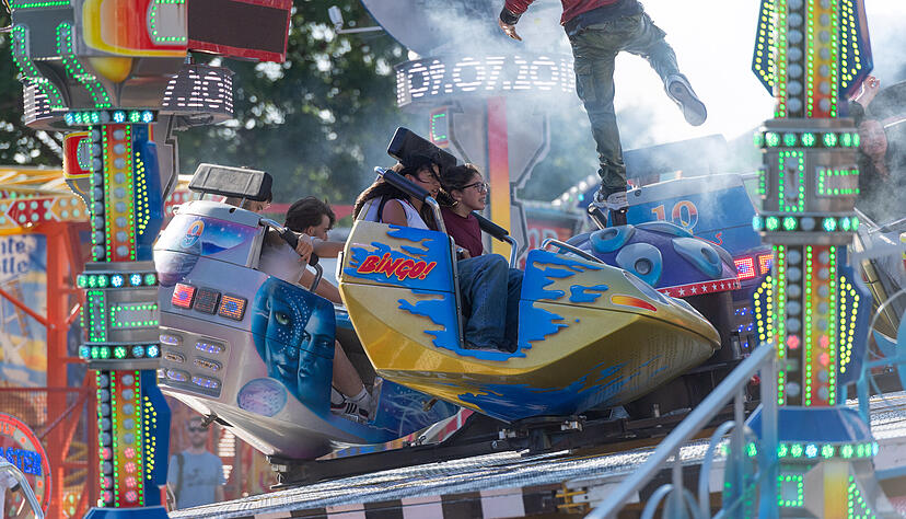 Das Heilbronner Volksfest ist seit Freitag, 4. Juli, eröffnet. Die Theresienwiese verwandelt sich bis zum 13. Juli in ein buntes Areal mit über 100 Attraktionen, Live-Musik und Göckele.