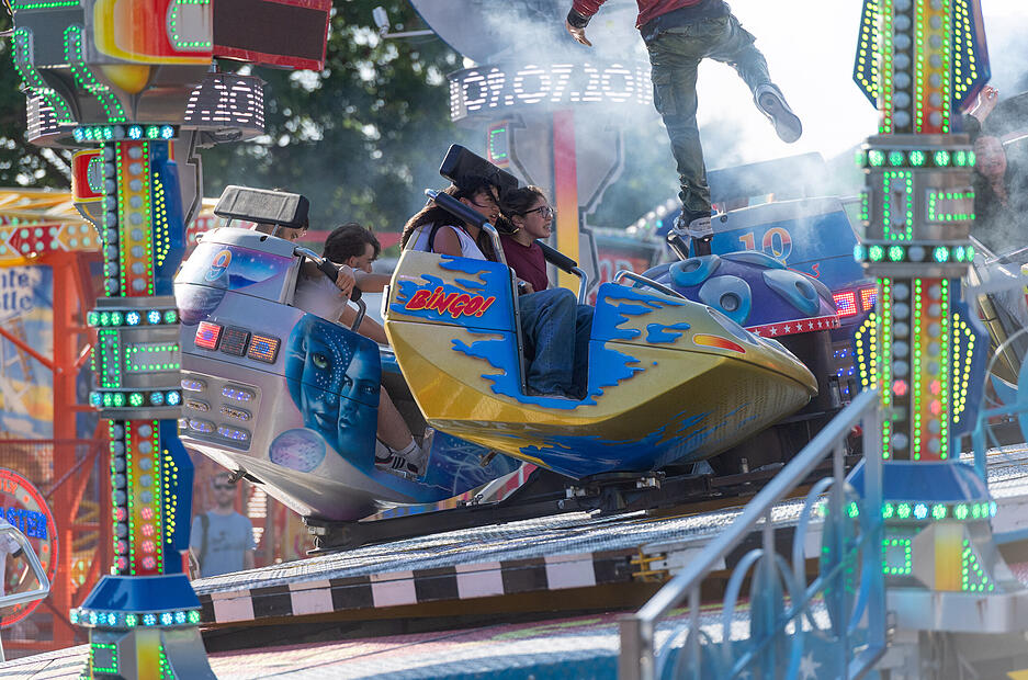 Das Heilbronner Volksfest ist seit Freitag, 4. Juli, eröffnet. Die Theresienwiese verwandelt sich bis zum 13. Juli in ein buntes Areal mit über 100 Attraktionen, Live-Musik und Göckele.