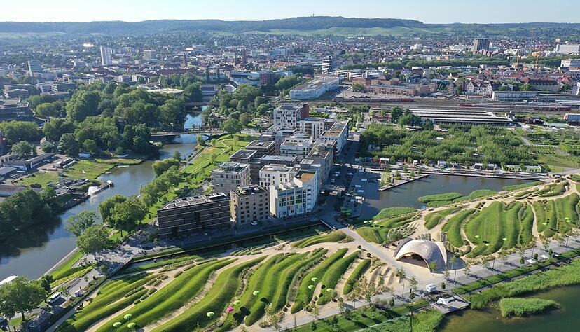 Am 6. Oktober endet die Buga. Ab dem 7. Oktober ist das Ausstellungsgelände mit der Sommerinsel, dem Inzwischenland und dem Hafenpark mit dem Weg auf Wall eingezäunt. Bis zum Frühjahr 2020 hat dort niemand Zugang. 
Foto: Manuel Maier