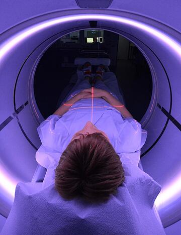 Moderne Diagnostik im Einsatz: Das Screening erfolgt per Niedrigdosis-CT, das Tumoren bereits im Frühstadium sichtbar macht. Moderne Diagnostik im Einsatz: Das Screening erfolgt per Niedrigdosis-CT, das Tumoren bereits im Frühstadium sichtbar macht.