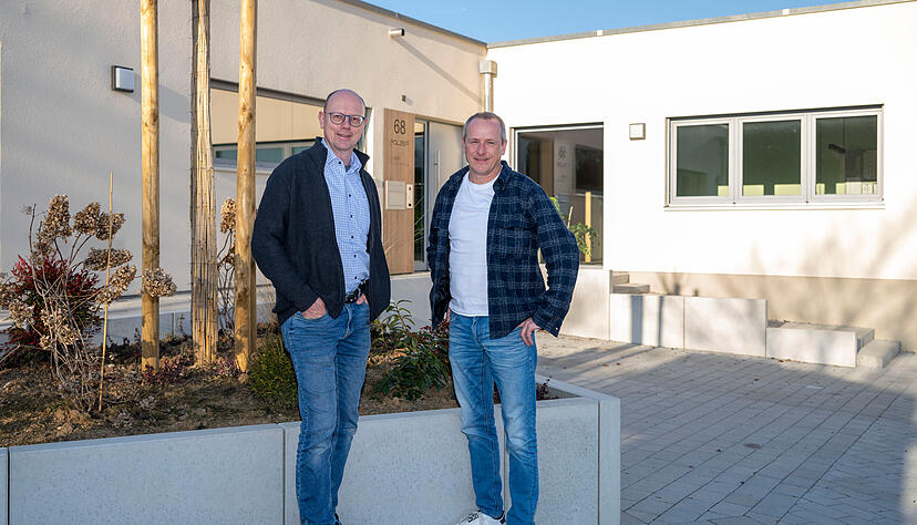 Die beiden Geschäftsführer Peter Polzer (links) und Axel Bieber führen den Betrieb nach dem Brand an alter Stelle weiter. Die beiden Geschäftsführer Peter Polzer (links) und Axel Bieber führen den Betrieb nach dem Brand an alter Stelle weiter.