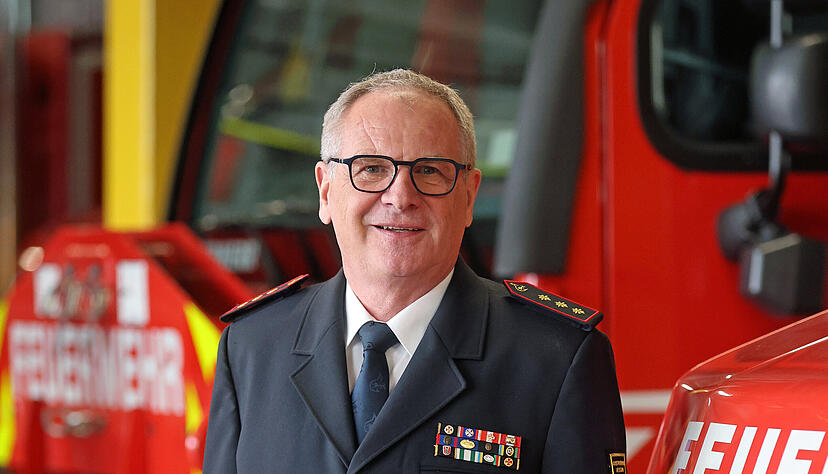 Reinhold Gall wird für seinen Einsatz für das Gemeinwesen mit dem Verdienstorden des Landes Baden-Württemberg geehrt. Reinhold Gall wird für seinen Einsatz für das Gemeinwesen mit dem Verdienstorden des Landes Baden-Württemberg geehrt.