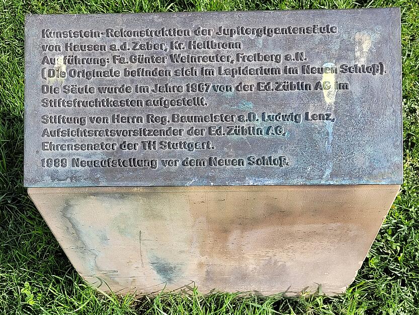 Die Replik aus Stuttgart ergänzt die Heilbronner Sammlung römischer Kunstwerke. Die Säule stand in der Landeshauptstadt seit 1989 bis Dezember 2024 vor dem Römischen Lapidarium am Neuen Schloss. Die Replik aus Stuttgart ergänzt die Heilbronner Sammlung römischer Kunstwerke. Die Säule stand in der Landeshauptstadt seit 1989 bis Dezember 2024 vor dem Römischen Lapidarium am Neuen Schloss.