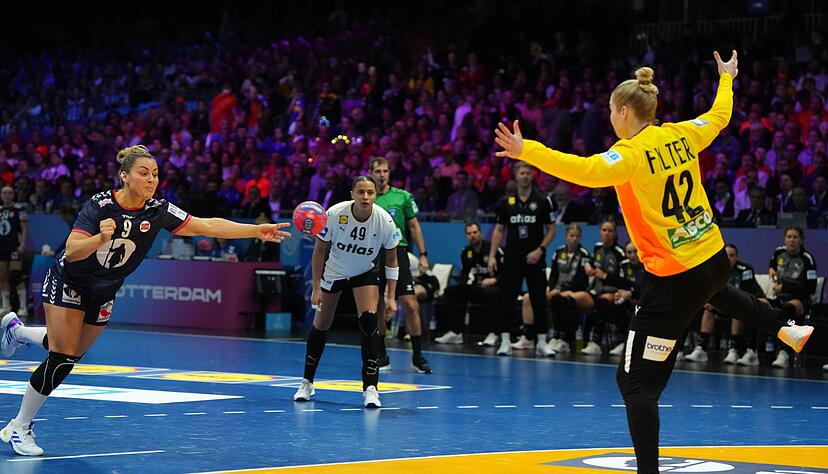 Torhüterin Katharina Filter kann zunächst nur wenig Würfe parieren. Torhüterin Katharina Filter kann zunächst nur wenig Würfe parieren.