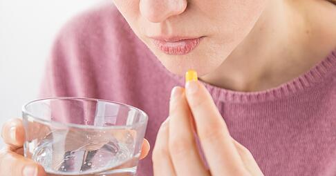 Ashwagandha-Pr&auml;parate versprechen zahlreiche Vorteile &ndash; doch die positiven Wirkungen sind wissenschaftlich nicht belegt.