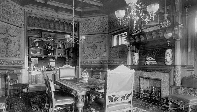 Historische Bilder zeugen vom Reichtum des gebürtigen Sulzfelders. Bis heute genießt seine Brauerei den Ruf, weltweit als erstes Unternehmen Bier in Dosen abgefüllt zu haben. Der 24. Januar gilt als der Tag der Bierdose. Historische Bilder zeugen vom Reichtum des gebürtigen Sulzfelders. Bis heute genießt seine Brauerei den Ruf, weltweit als erstes Unternehmen Bier in Dosen abgefüllt zu haben. Der 24. Januar gilt als der Tag der Bierdose.