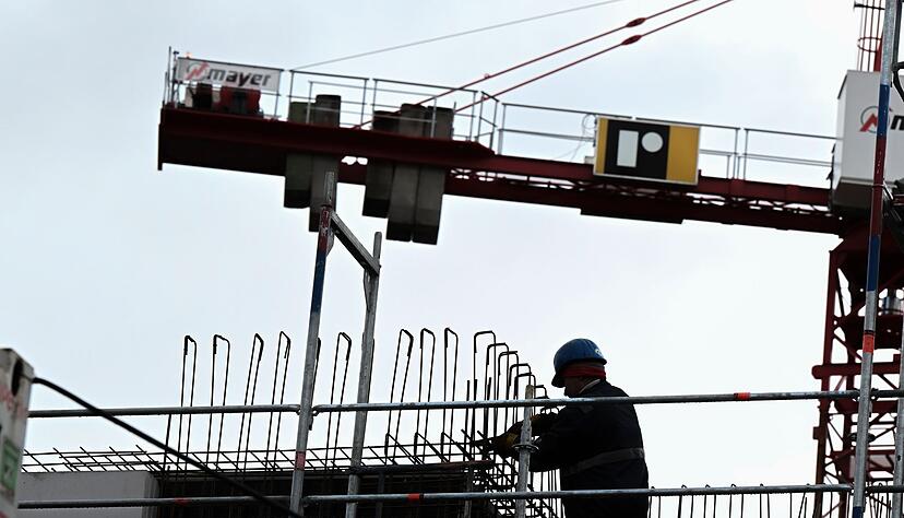Die Bauwirtschaft rechnet 2025 mit einem weiteren Umsatzminus. (Symbolbild) Die Bauwirtschaft rechnet 2025 mit einem weiteren Umsatzminus. (Symbolbild)