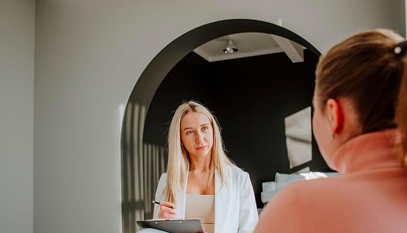 Psychiatrische Kliniken helfen Menschen als Schutzraum in akuten psychischen Krisen.