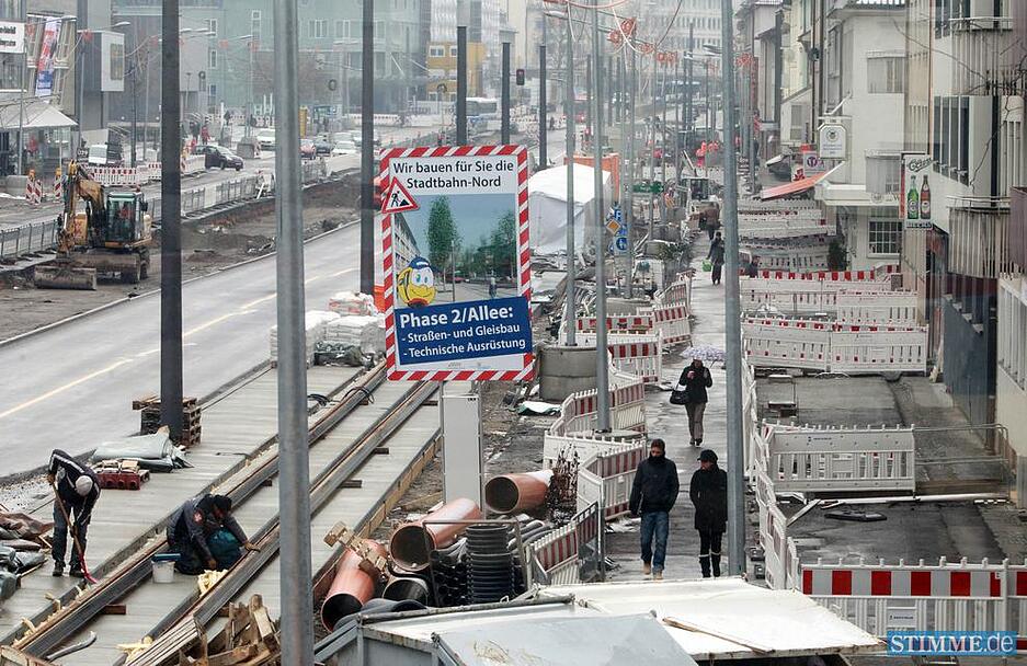 Die Stadtbahnbaustelle im März 2013 als unübersichtliche Gemengelage: Anlieger klagen darüber, dass Termine nicht eingehalten werden und Informationen fehlen.