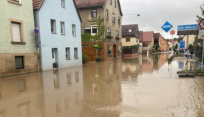 Die Stadt Lauffen am Neckar wurde am ersten Mai-Wochenende vom Hochwasser überschwemmt. Die Stadt Lauffen am Neckar wurde am ersten Mai-Wochenende vom Hochwasser überschwemmt.