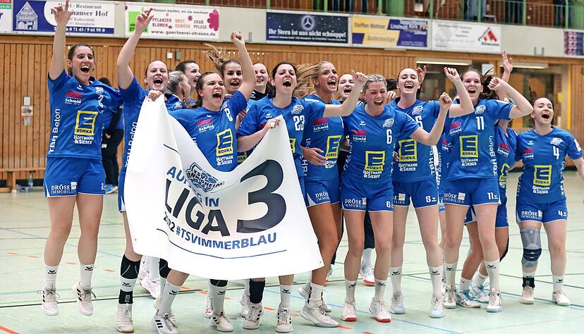 Im Freudentaumel: Nach sieben Jahren Oberliga-Zugehörigkeit gab es für die Spielerinnen des TSV Bönnigheim nach dem Aufstieg kein Halten mehr.