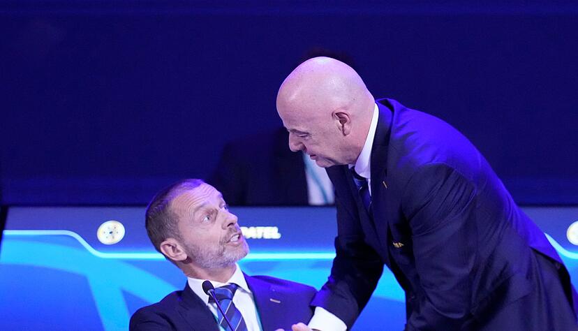 Ceferin (l.) und Infantino (r.) f&uuml;hren die UEFA und die FIFA in das WM-Jahr. (Archivbild)