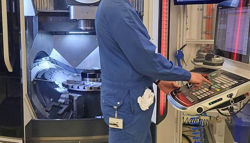 Bernd Köhler arbeitet bei Bürkert in Werk 6 seit mehr als 20 Jahren in der Nachtschicht.