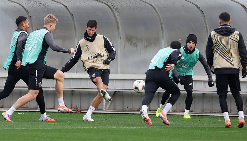 Am Mittwochvormittag absolviert der VfB Stuttgart das Abschlusstraining vor dem Europa-League-Spiel gegen Maccabi Tel Aviv. Am Mittwochvormittag absolviert der VfB Stuttgart das Abschlusstraining vor dem Europa-League-Spiel gegen Maccabi Tel Aviv.