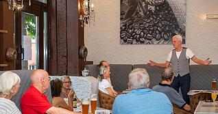 Stimme-Chefredakteur Uwe Ralf Heer diskutierte in Beilstein mit den Lesern unter anderem über die Zukunft der Zeitung.
Foto: Christiana Kunz