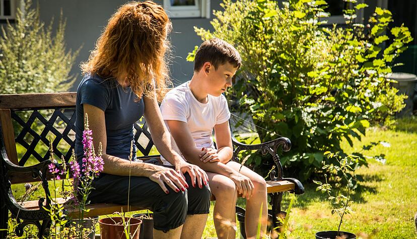 Umgang mit Krisen: Eltern sollten unterscheiden, welche Infos ihr Kind verstehen kann - und welche eher &Auml;ngste ausl&ouml;sen.