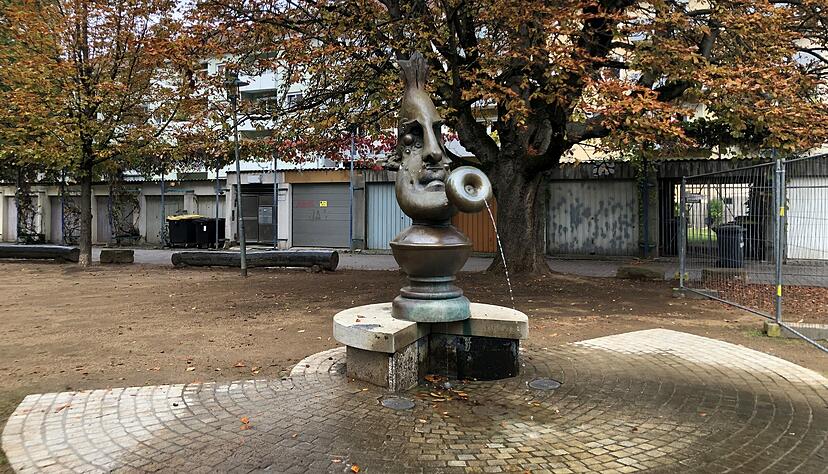 Das Kirchhöfle in Heilbronn scheint ein beliebter Treffpunkt unter Jugendlichen zu sein. Anwohner berichten von Lärm und Verschmutzungen.
Foto: Lisa Könnecke Das Kirchhöfle in Heilbronn scheint ein beliebter Treffpunkt unter Jugendlichen zu sein. Anwohner berichten von Lärm und Verschmutzungen.
Foto: Lisa Könnecke