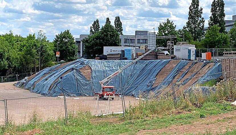 Derzeit laufen ein paar vorbereitende Arbeiten f&uuml;r den Hochbau. Wann es tats&auml;chlich losgeht mit dem Neubau f&uuml;r die Weinsberger Feuerwehr, ist noch nicht klar.
Foto: Anja Krezer