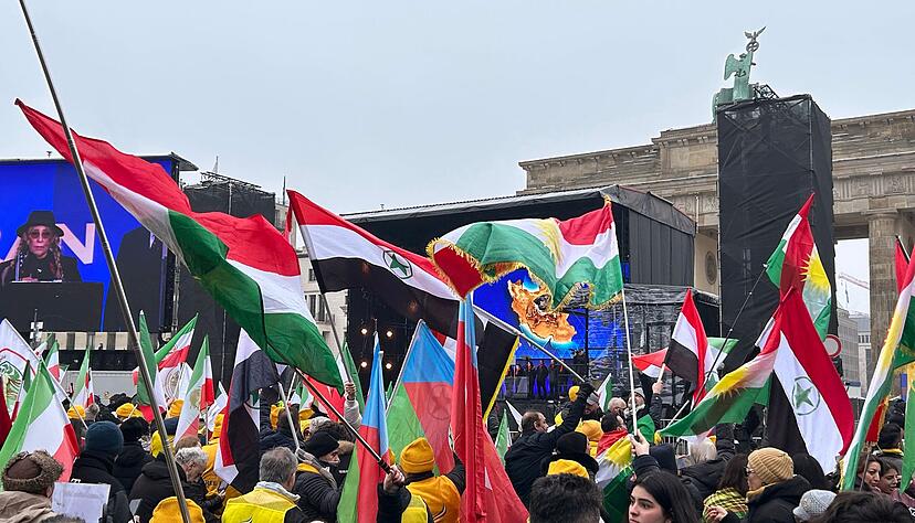 Rund 340 internationale Organisationen sowie politische Persönlichkeiten unterstützen die Demonstration. Rund 340 internationale Organisationen sowie politische Persönlichkeiten unterstützen die Demonstration.