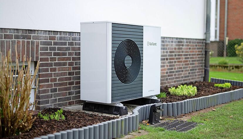 W&auml;rmepumpen k&ouml;nnen aus vortemperierten Wasser mit Hilfe der Umgebungstemperatur hei&szlig;es Wasser liefern.