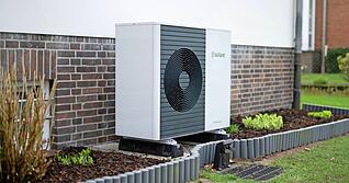 W&auml;rmepumpen k&ouml;nnen aus vortemperierten Wasser mit Hilfe der Umgebungstemperatur hei&szlig;es Wasser liefern.