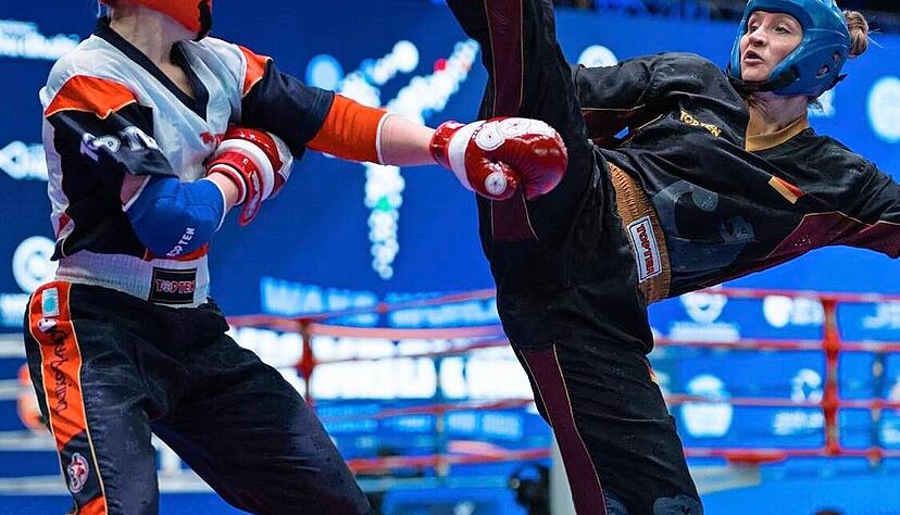 Stefanie Megerle (rechts) erkämpft sich in Abu Dhabi die Bronzemedaille – auch im Teamkampf gegen Slowenien und Großbritannien (links). Hier tritt Megerle gegen die Großbritanniens Jessica Smith an.