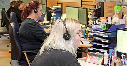 Ohr am Kunden: Im Eppinger Callcenter in der Otto-Hahn-Straße herrscht trotz vieler zeitgleicher Gespräche eine ruhige Atmosphäre.
Foto: Jörg Kühl