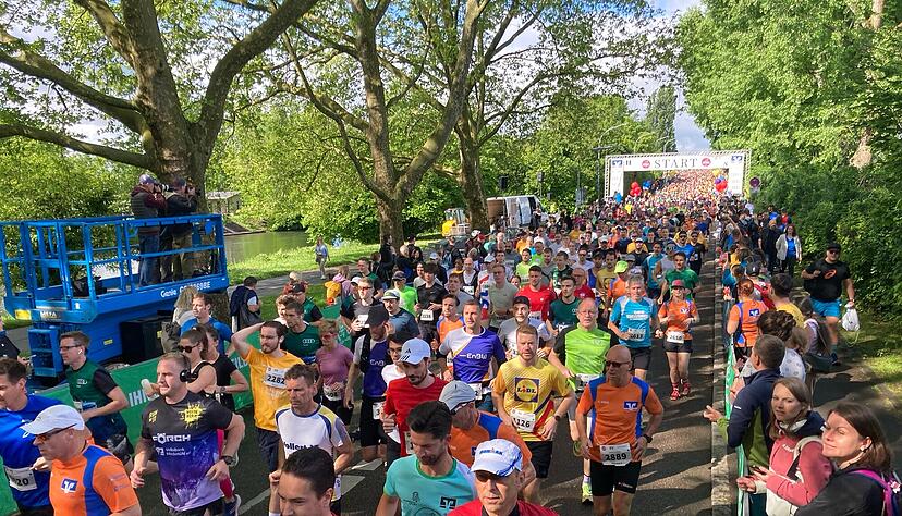 Beim Marathon und Halbmarathon gingen bei milden Temperaturen am Sonntag viele Menschen in Heilbronn an den Start. Beim Marathon und Halbmarathon gingen bei milden Temperaturen am Sonntag viele Menschen in Heilbronn an den Start.