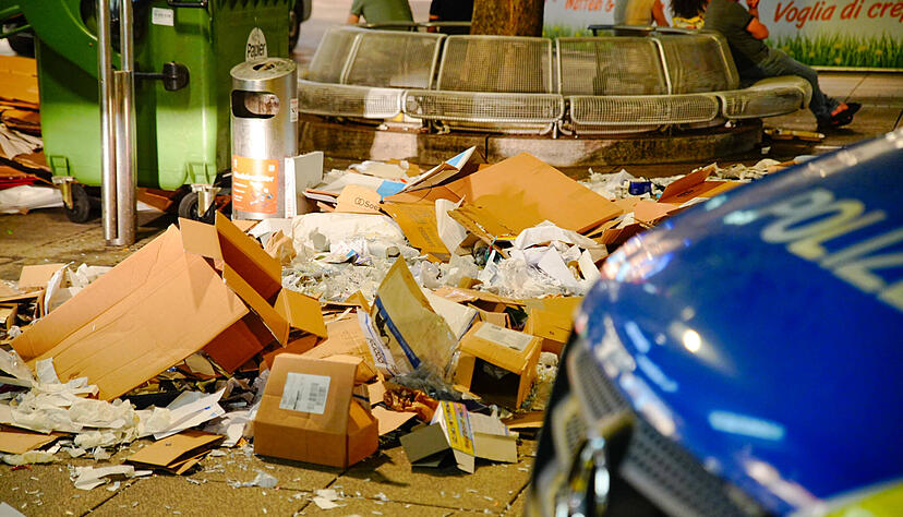 Nach einer Auseinandersetzung in Stuttgart sind drei Menschen verletzt. Nach einer Auseinandersetzung in Stuttgart sind drei Menschen verletzt.