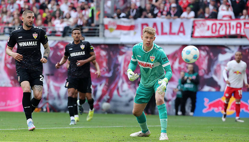 Alexander Nübel: Beim Gegentreffer aus kurzer Distanz chancenlos. Vor dem 2:2 bei seiner Parade unglücklich mittig abgewehrt. Rettet stark bei Poulsens Fallrückzieher. Note: 3