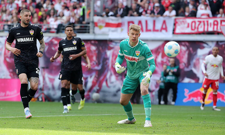 Alexander Nübel: Beim Gegentreffer aus kurzer Distanz chancenlos. Vor dem 2:2 bei seiner Parade unglücklich mittig abgewehrt. Rettet stark bei Poulsens Fallrückzieher. Note: 3